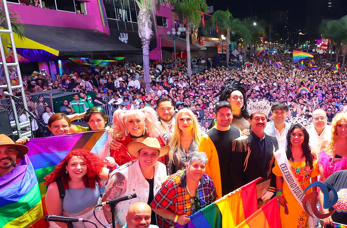 Coronan a Monserrat Caballero como reina del colectivo LGBT