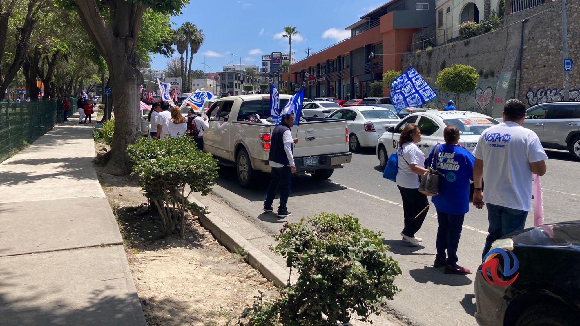 Recorren xochilovers colonias con caravana de apoyo a su candidata presidencial