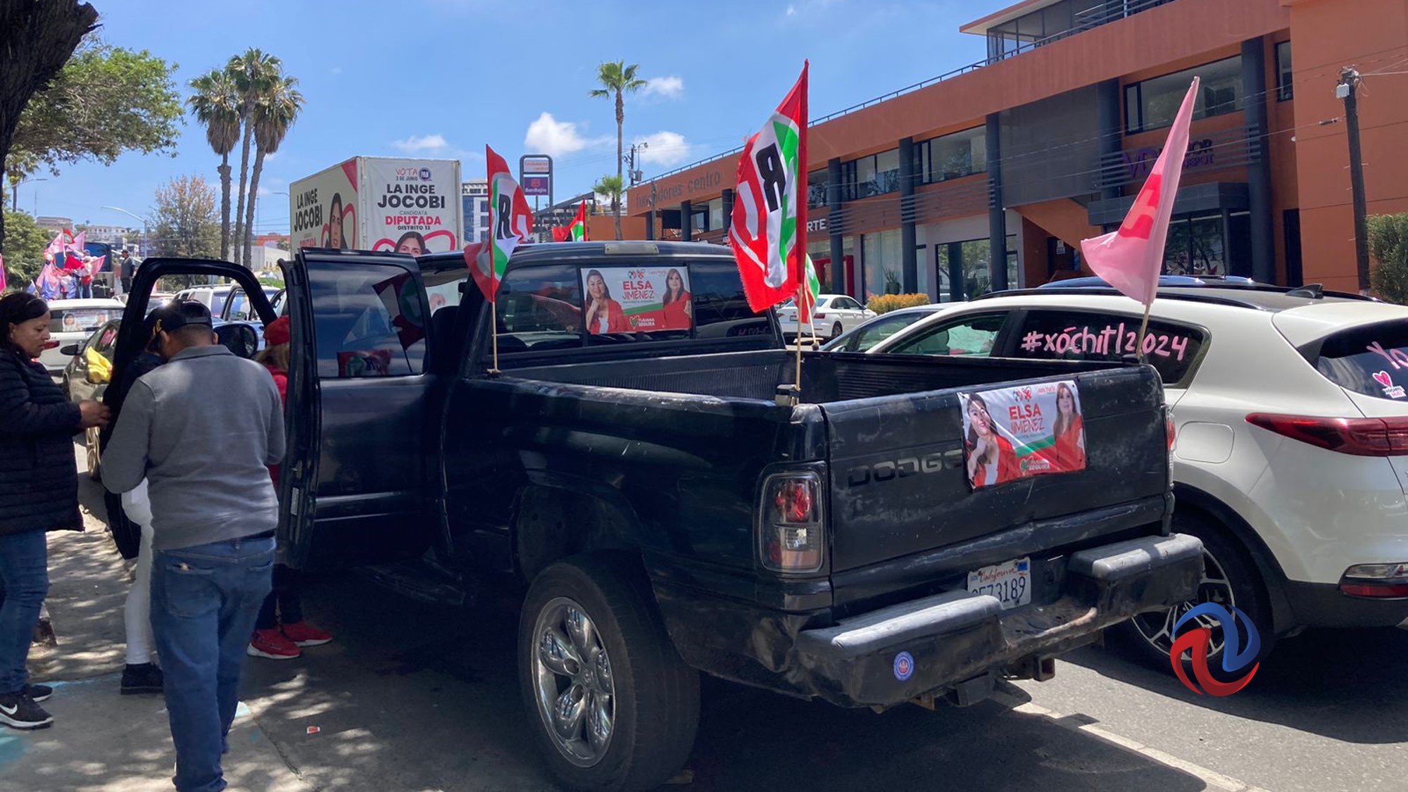 Recorren xochilovers colonias con caravana de apoyo a su candidata presidencial